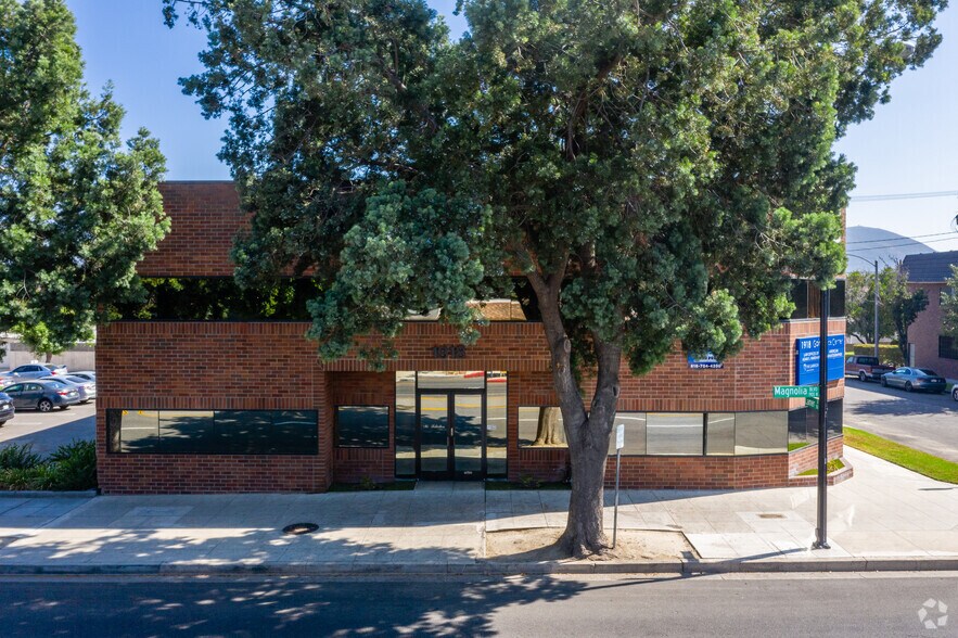 More Photos Of 1918 W Magnolia Blvd, Burbank Office For Lease