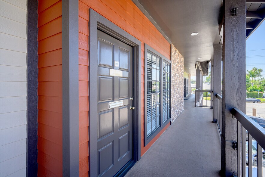 More Photos Of 207 W Alameda Ave, Burbank Office For Sale