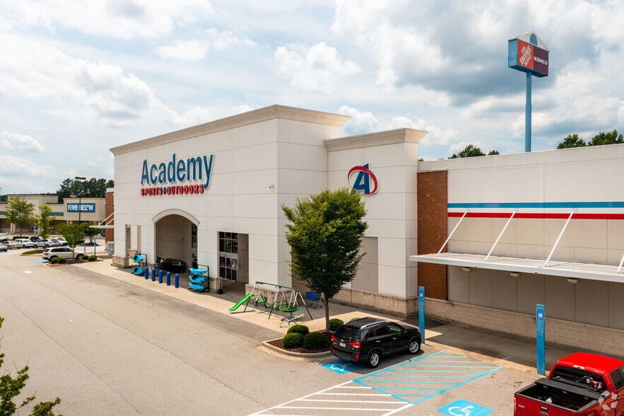 More Photos Of 1072-1180 Bullsboro Dr, Newnan Unknown For Lease