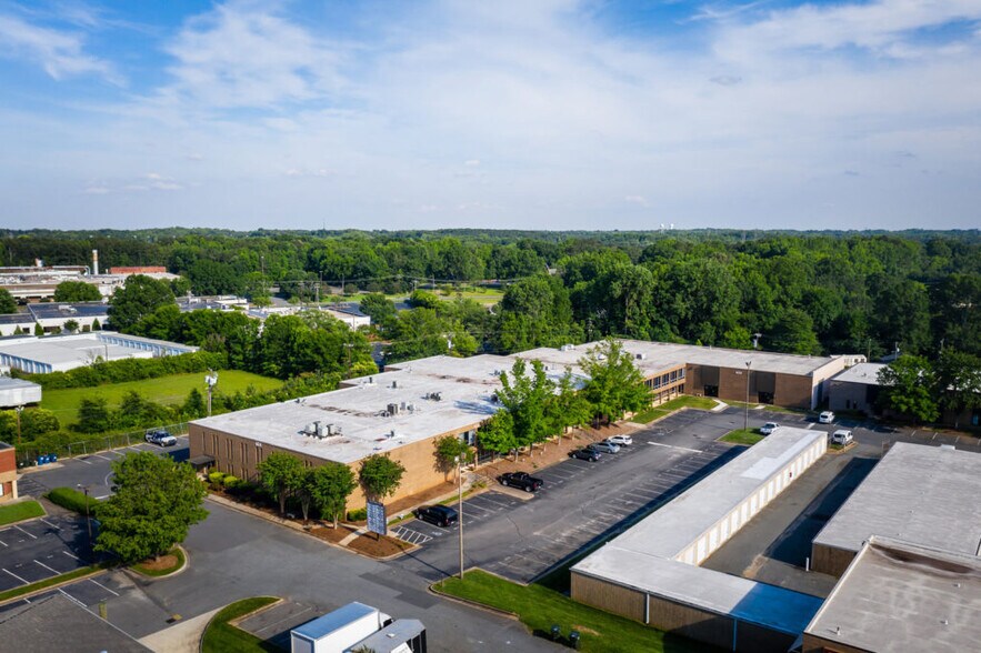 More Photos Of 624 Matthews Mint Hill Rd, Matthews Office For Lease