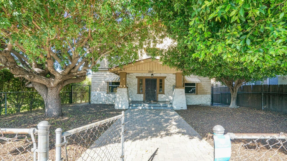 More Photos Of 2617 Jeffries Ave, Los Angeles Apartments For Sale