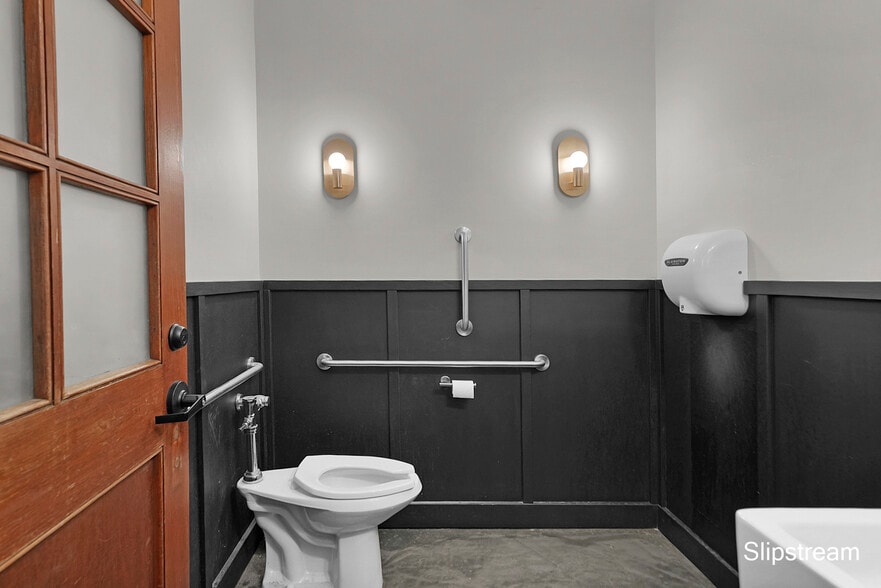 More Photos Of 25 S Division Ave, Grand Rapids Office For Sale