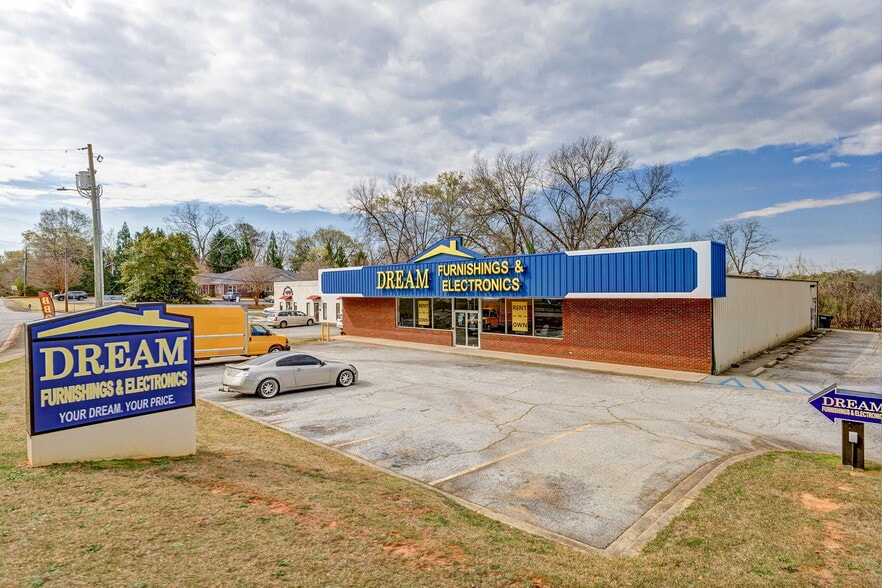More Photos Of 440 Hampton Ave, Pickens Freestanding For Sale