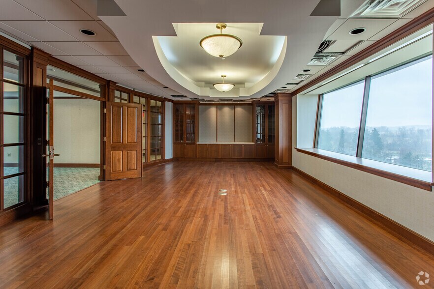 More Photos Of 1500 E Main St, Newark Office For Sale