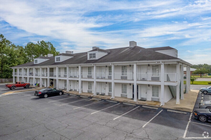 More Photos Of 205 N Highway 301, Jesup Hotel For Sale