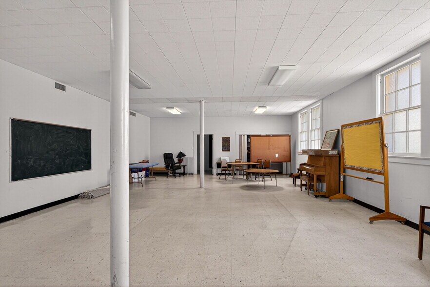 More Photos Of 800 Jefferson St, Kerrville Religious Facility For Sale