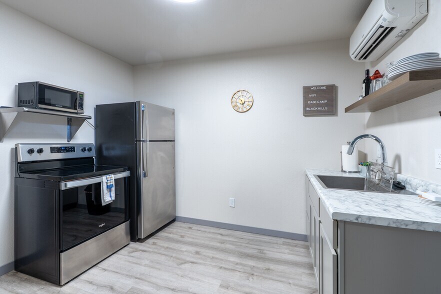 More Photos Of 632 Mount Rushmore Rd, Custer Specialty For Sale