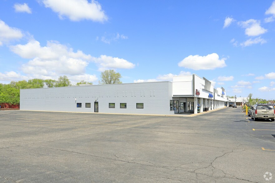 More Photos Of 731-931 E Big Beaver Road, Troy Unknown For Lease
