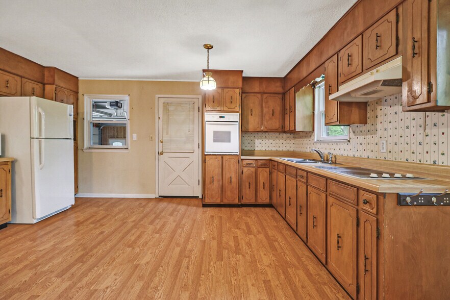 More Photos Of 148 Porter Ln, Spring City Specialty For Sale