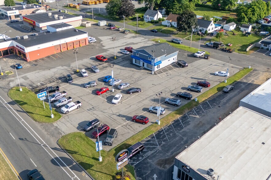 More Photos Of 300 E Main St, Westfield Auto Dealership For Lease