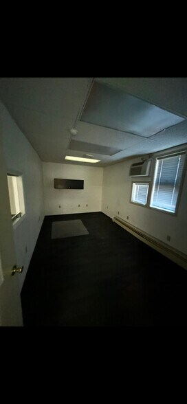 More Photos Of 932 High St, Lancaster Light Manufacturing For Lease