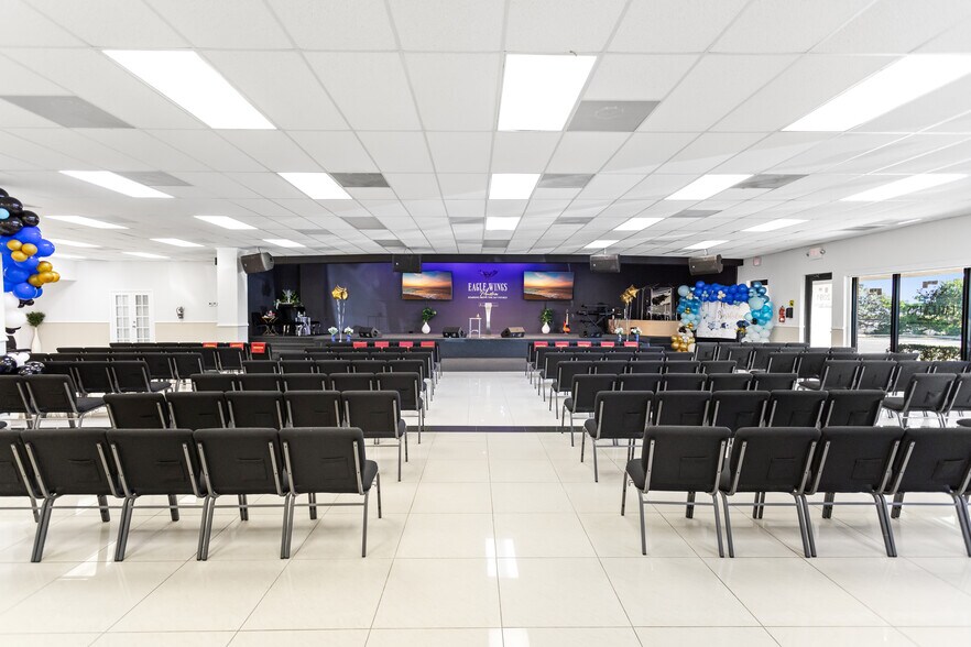 More Photos Of 2025 N Dixie Hwy, Pompano Beach Storefront Retail Office For Sale