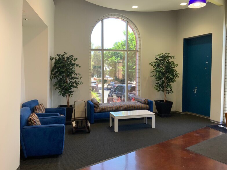 More Photos Of 16641 Roscoe Pl, North Hills Warehouse For Lease