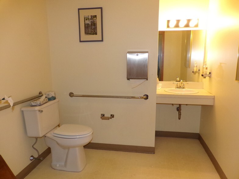 More Photos Of 401 Gilford Ave, Gilford Medical For Sale