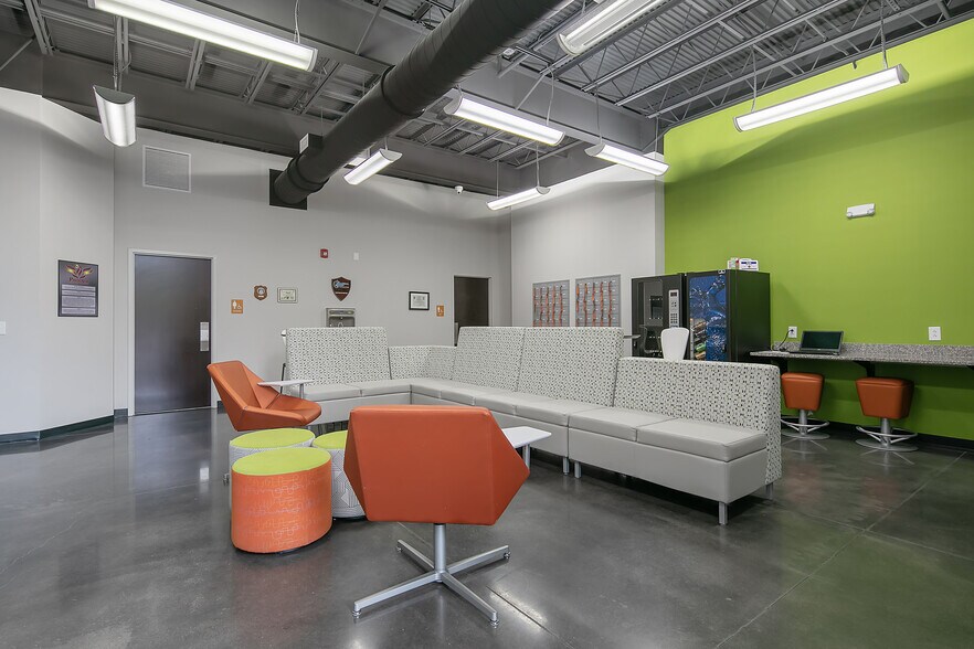 More Photos Of 2847 Bridgewood Dr, Fayetteville Office For Sale