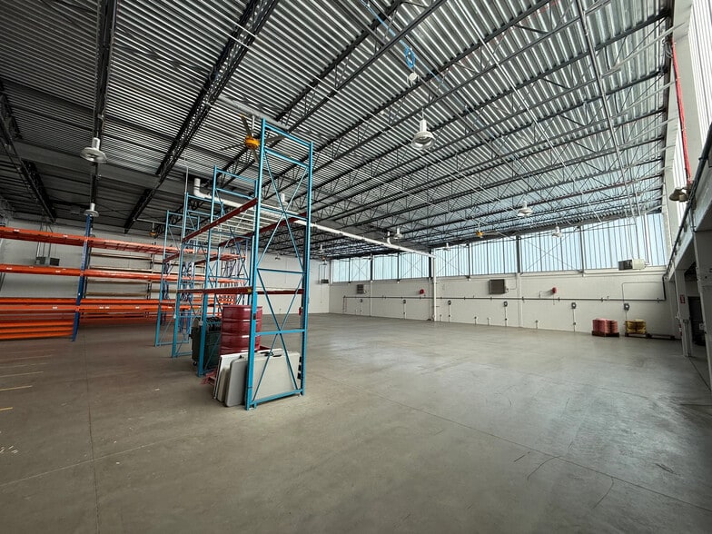More Photos Of 211 Sylvania Ave, Toledo Manufacturing For Lease