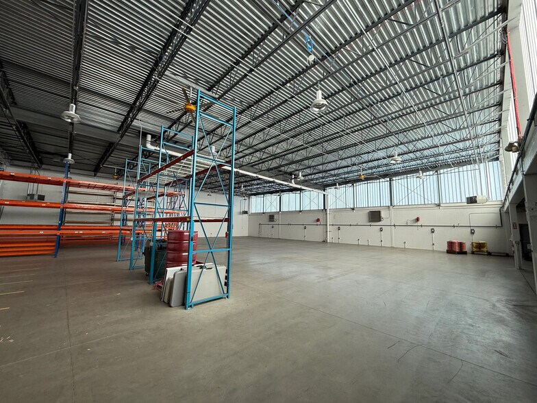 More Photos Of 211 Sylvania Ave, Toledo Manufacturing For Lease