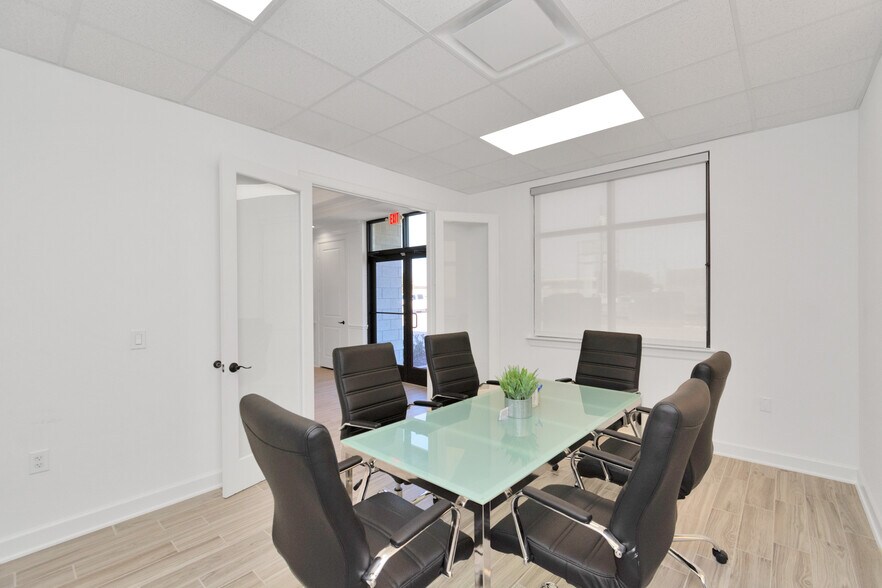 More Photos Of 30625 Kingsland Blvd, Brookshire Medical For Lease