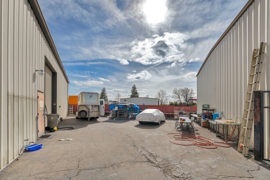 More Photos Of 5753-5755 W Barstow Ave, Fresno Warehouse For Lease