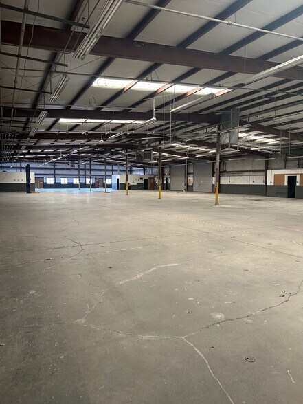 More Photos Of 5935-5975 Polaris Ave, Las Vegas Service For Lease