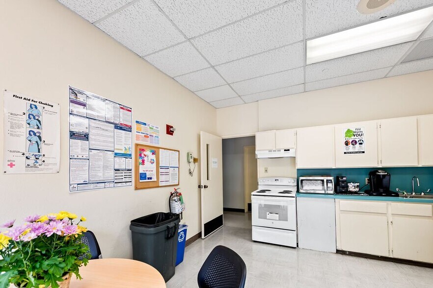 More Photos Of 5225 N Lamar Blvd, Austin Office For Sale