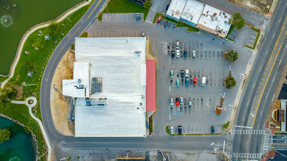 More Photos Of 319 Chickamauga Ave, Rossville Supermarket For Lease