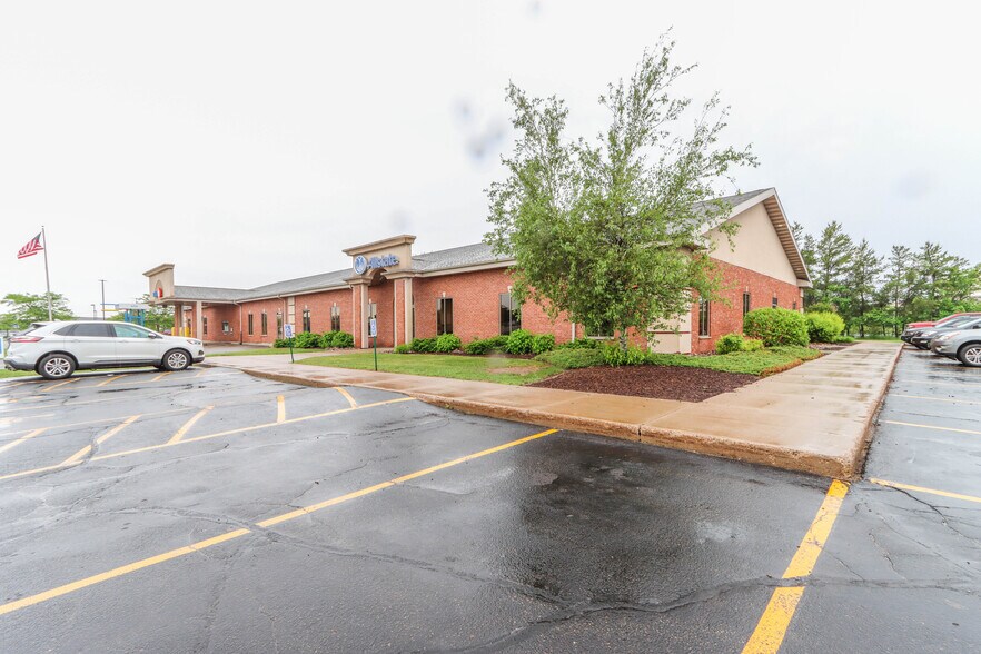 Primary Photo Of 10208 Park Plz, Rothschild Office For Lease