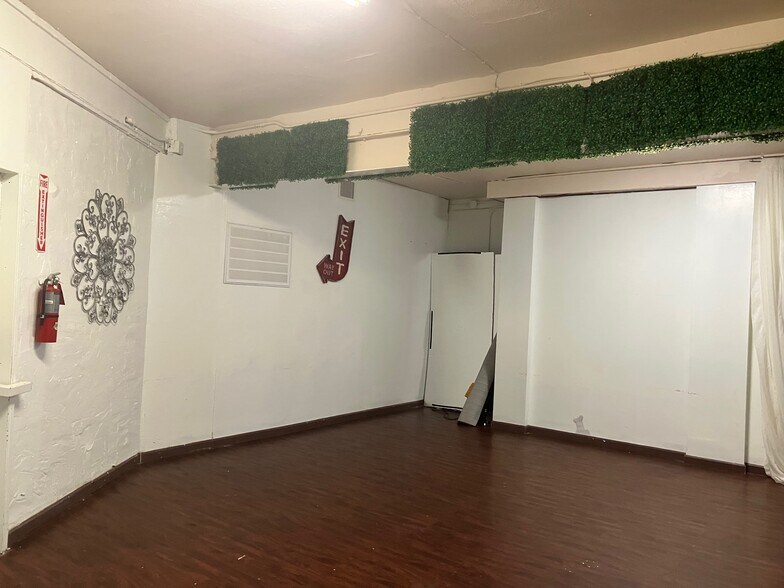 More Photos Of 4500 West Ave, San Antonio General Retail For Lease
