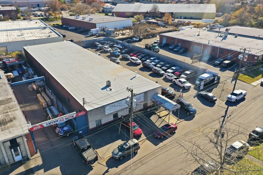 More Photos Of 11 Lucon Dr, Deer Park Showroom For Sale