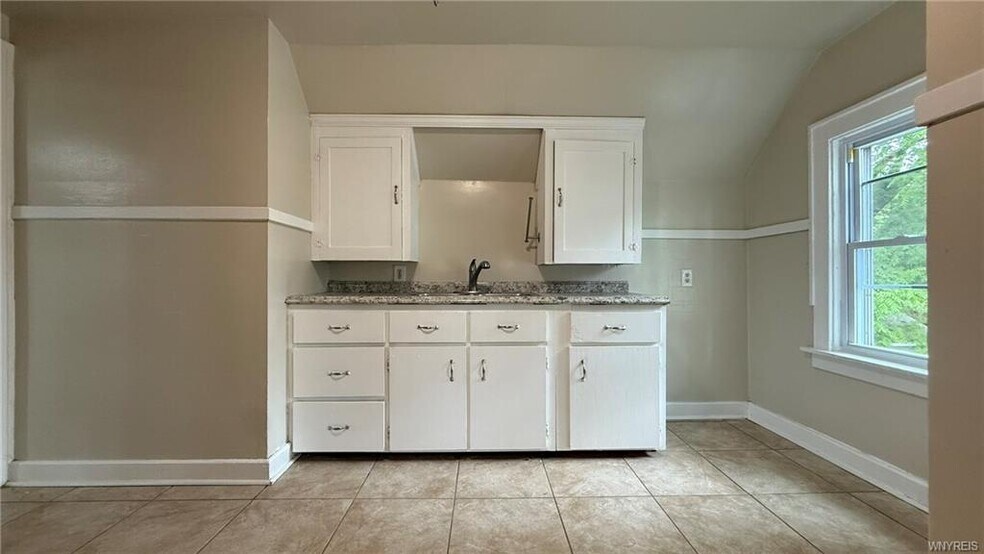 More Photos Of 1890 Linwood Ave, Niagara Falls Apartments For Sale