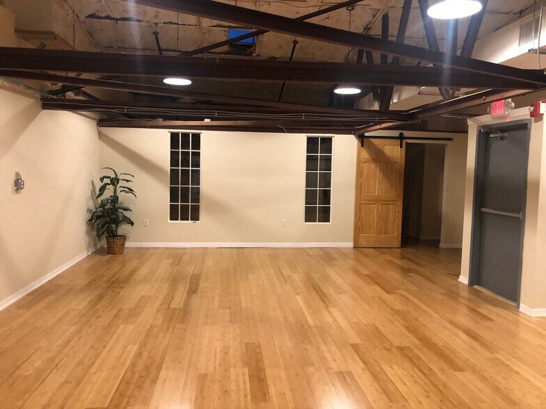 More Photos Of 1942 2nd Ave S, Saint Petersburg Warehouse For Lease