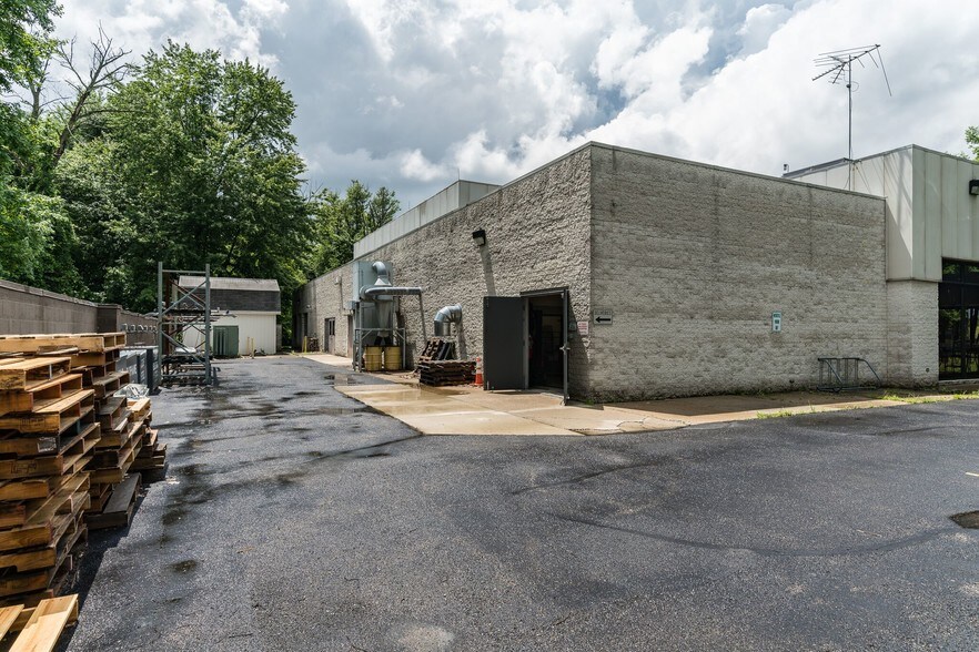 More Photos Of 3825 Columbus Rd, Granville Business Park For Lease