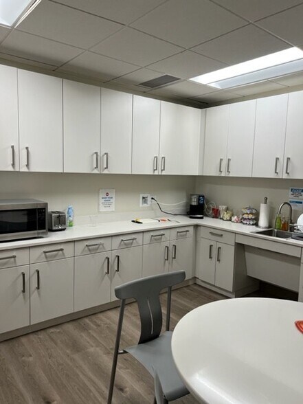 More Photos Of 205 Robin Rd, Paramus Office For Lease