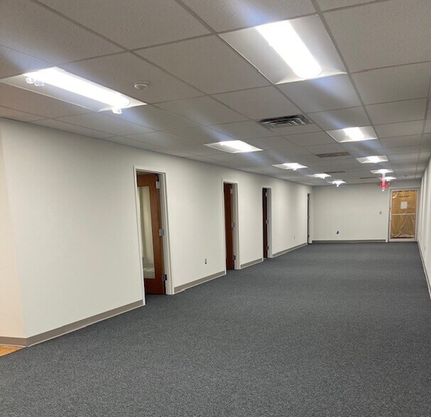 More Photos Of 254 Chapman Rd, Newark Office For Lease