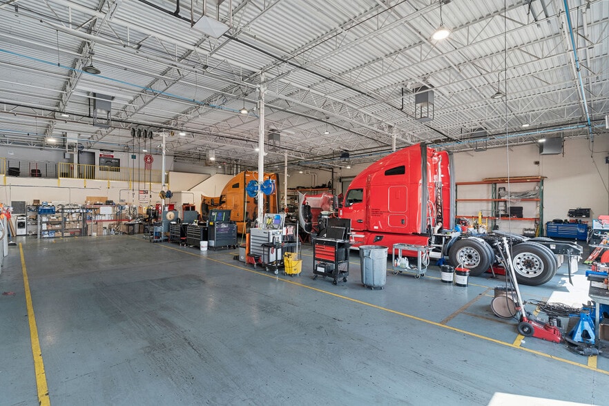 More Photos Of 60 Corporate Park Dr, Henderson Distribution For Lease