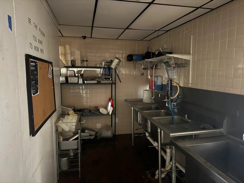 More Photos Of 1392 US-60, Panhandle Fast Food For Sale