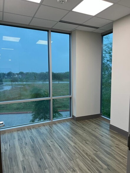 More Photos Of 7619 Branford Pl, Sugar Land Medical For Lease