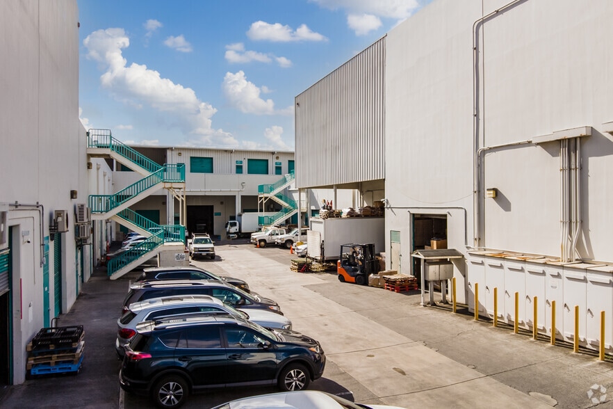 More Photos Of 819 Moowaa St, Honolulu Warehouse For Lease