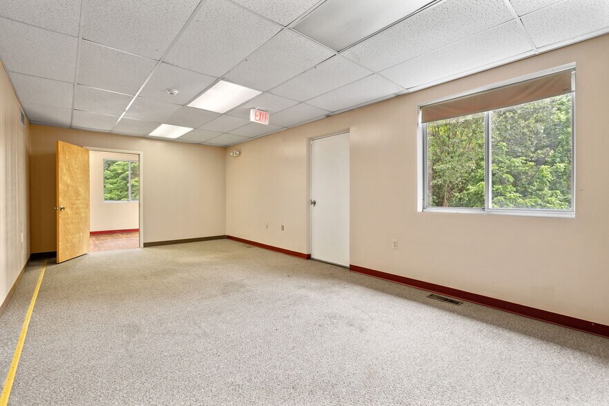 More Photos Of 4 Corwin Ct, Newburgh Medical For Sale