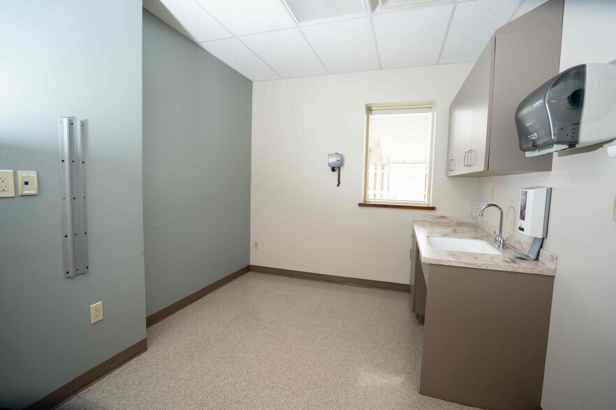 More Photos Of 6000 Brockton Dr, Lockport Medical For Lease