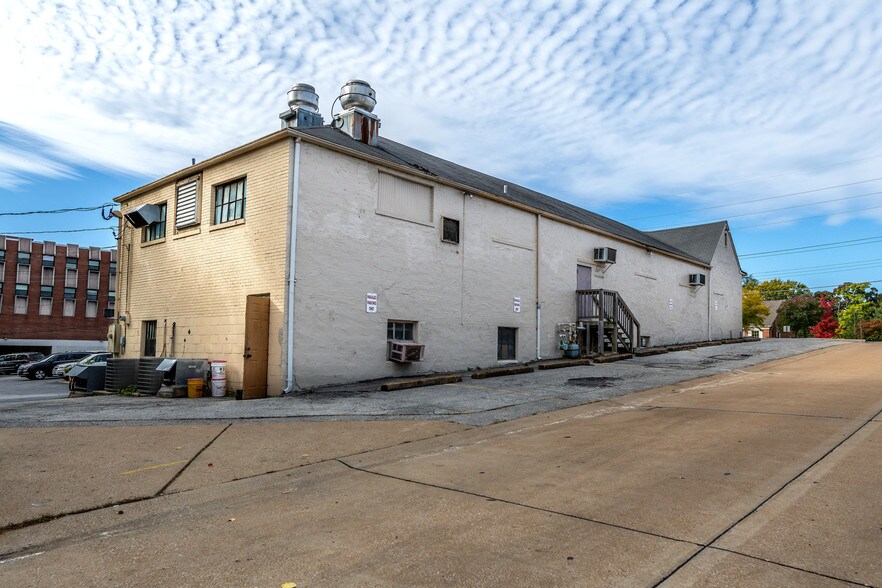 More Photos Of 2428 S Brentwood Blvd, Saint Louis Restaurant For Sale