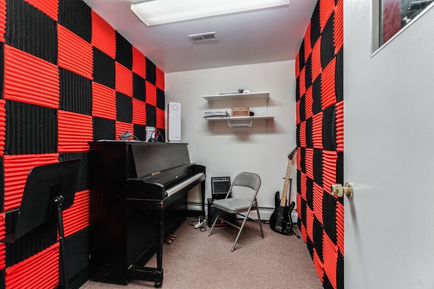 More Photos Of 377 Main St, Center Moriches Storefront Retail Office For Sale