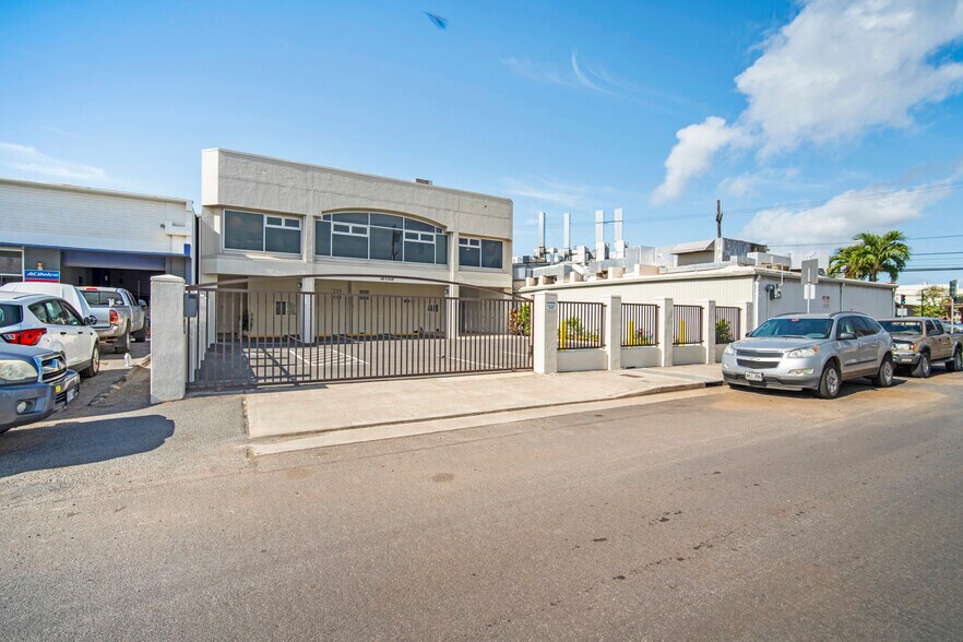 More Photos Of 3113 Olu St, Honolulu Office For Sale