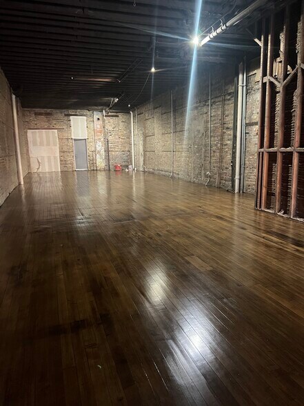 More Photos Of 1531 W 18th St, Chicago Apartments For Lease