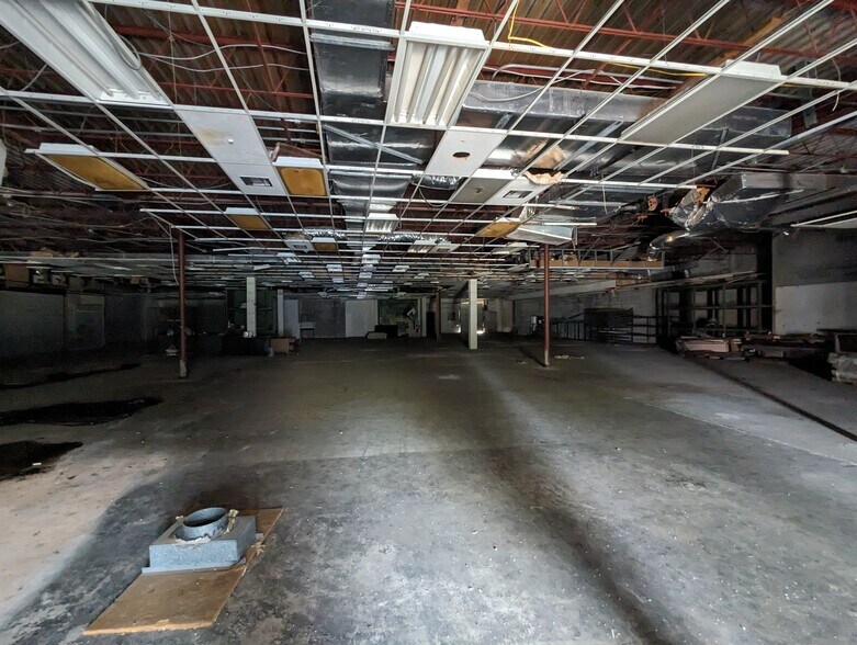 More Photos Of 6100 Jefferson Blvd, Groves Department Store For Sale