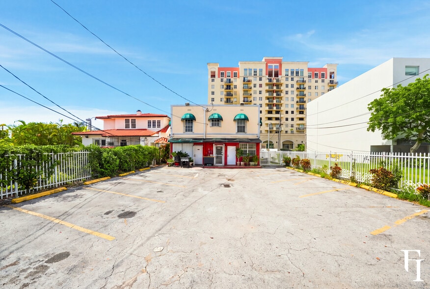 More Photos Of 1353 SW 1st St, Miami Storefront Retail Residential For Sale