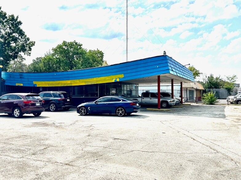 More Photos Of 12405 Hillcroft St, Houston Auto Dealership For Sale