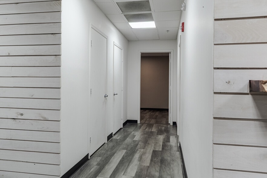 More Photos Of 1707 Alpine Dr, Columbia Storefront Retail Office For Lease