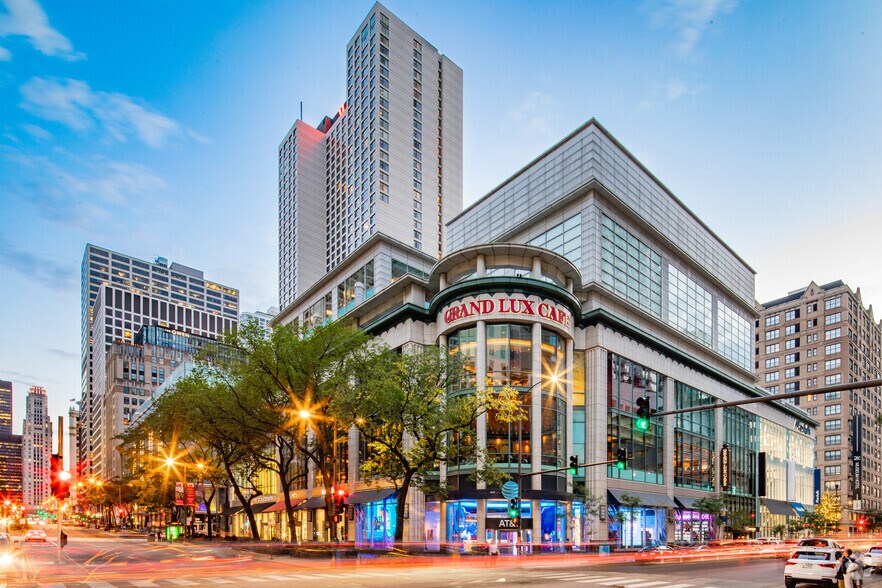 More Photos Of 600 N Michigan Ave, Chicago Storefront For Lease