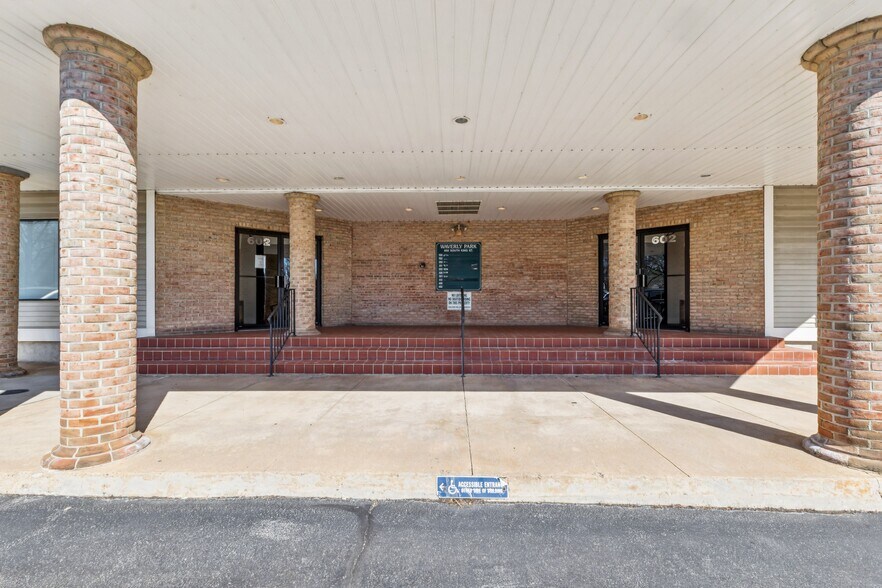 More Photos Of 602 S King St, Leesburg Medical For Sale